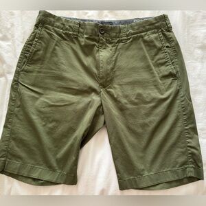 Men's dark green chino shorts